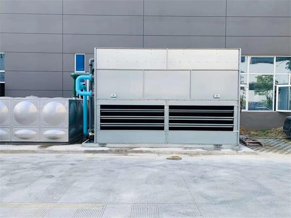 使用閉式冷卻塔比開式冷卻塔更節(jié)能和節(jié)省費用嗎？